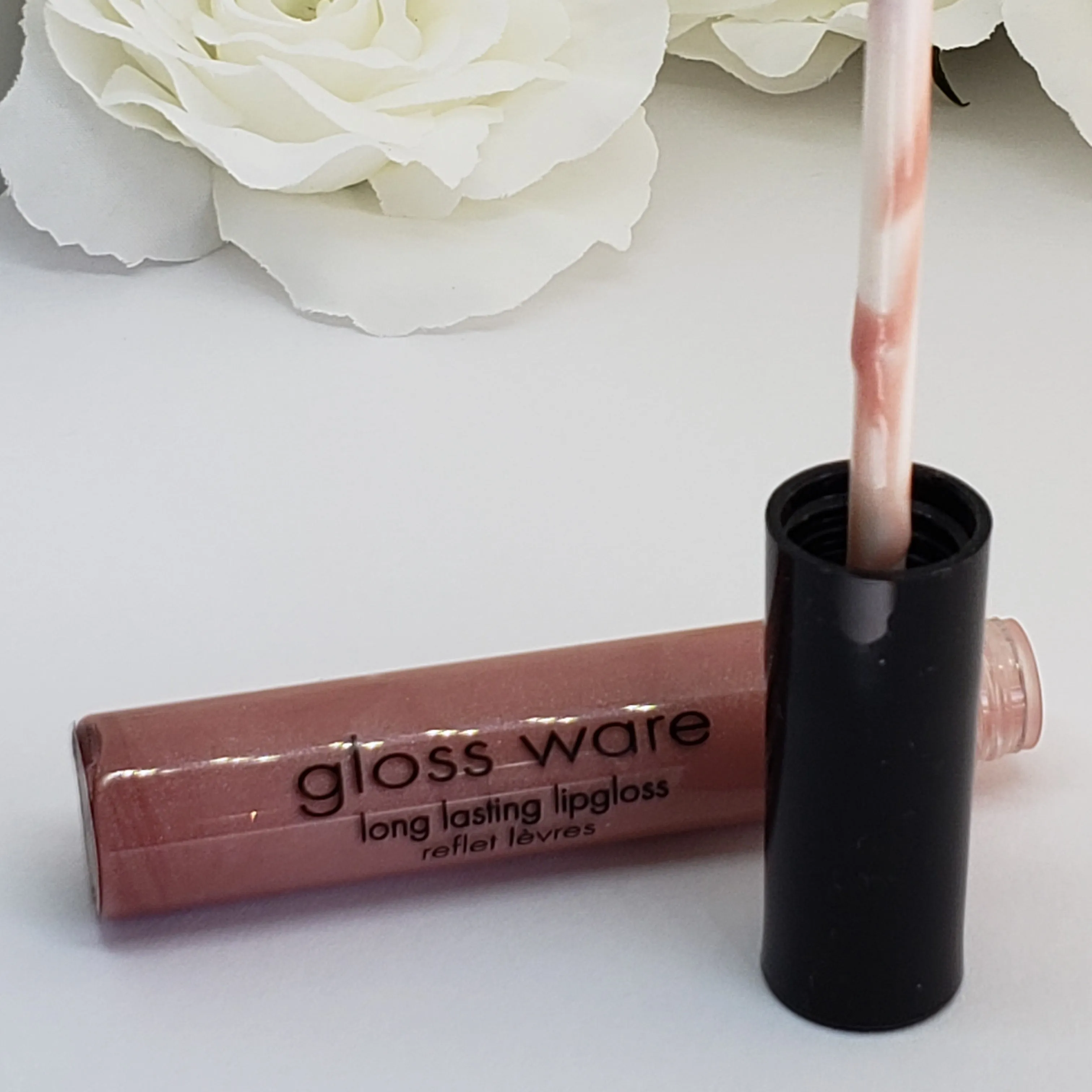 DVA Long Lasting Lip-gloss Ware in the color Nibble